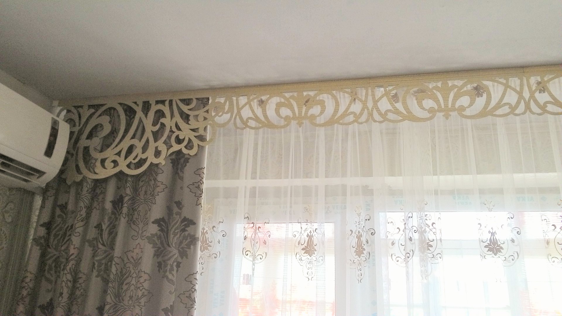 ажурный ламбрекен в гостиную